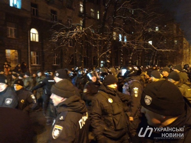 Акция соратников Саакашвили перед резиденцией Порошенко