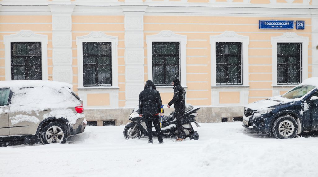 Снегопад века накрыл Москву