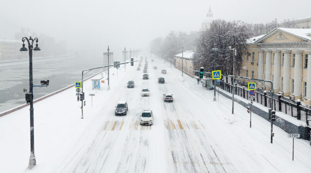 Снегопад века накрыл Москву