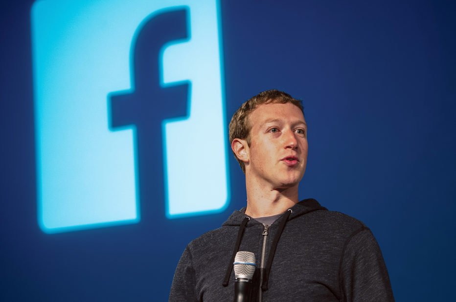 Я сожалею": Цукерберг извинился за утечку информации из профилей Facebook