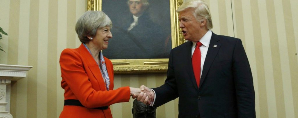 Трамп в срочном порядке обговорил с Мэй ситуацию с отравлением Скрипаля