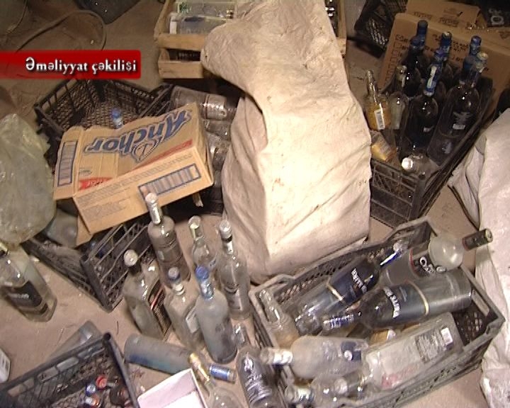 В Баку обнаружен цех по изготовлению "паленого" алкоголя