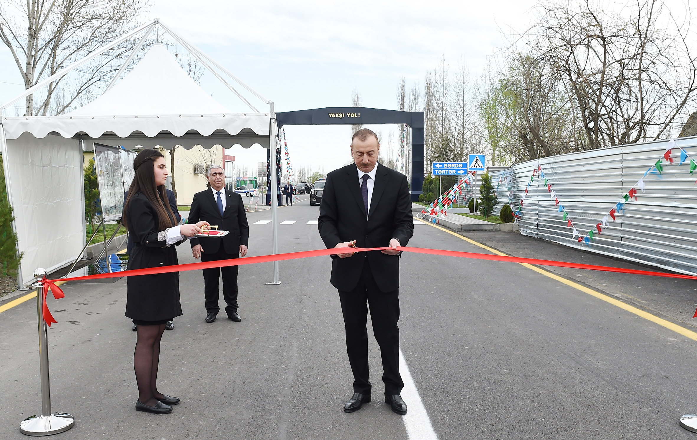 Ильхам Алиев открыл дорогу Ени Дашкенд - Умудалылар