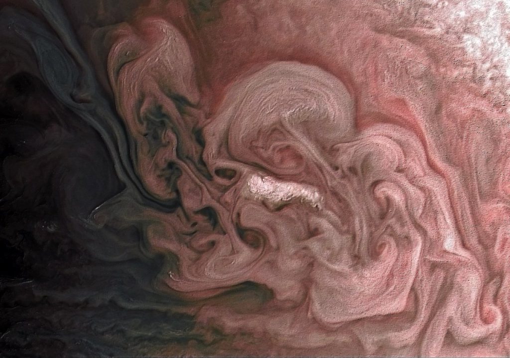 NASA опубликовало фото бури на Юпитере