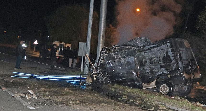 В Турции сгорел автобус с нелегальными мигрантами: 17 погибших, 36 пострадавших