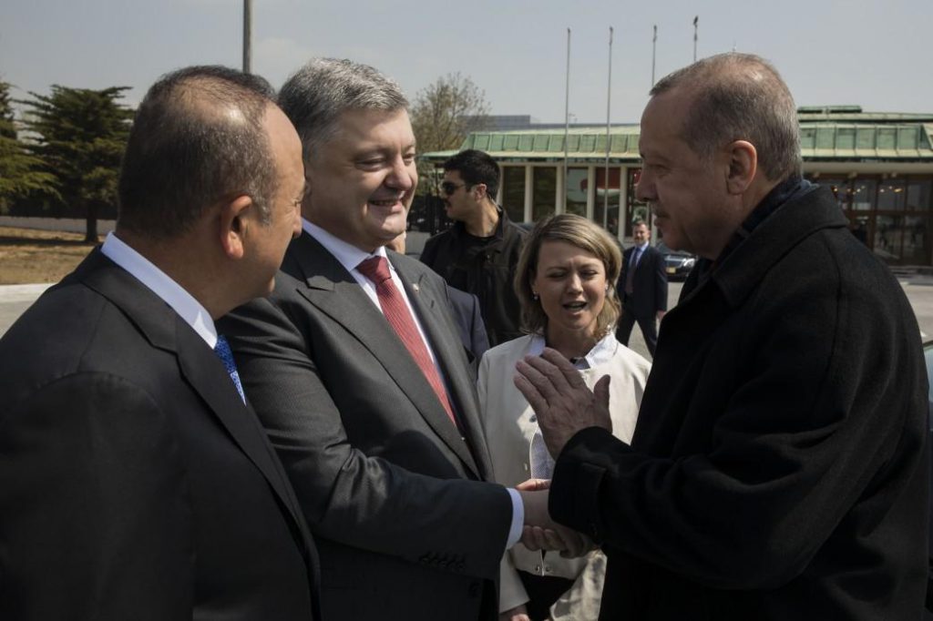 Порошенко и Эрдоган встретились в аэропорту Стамбула