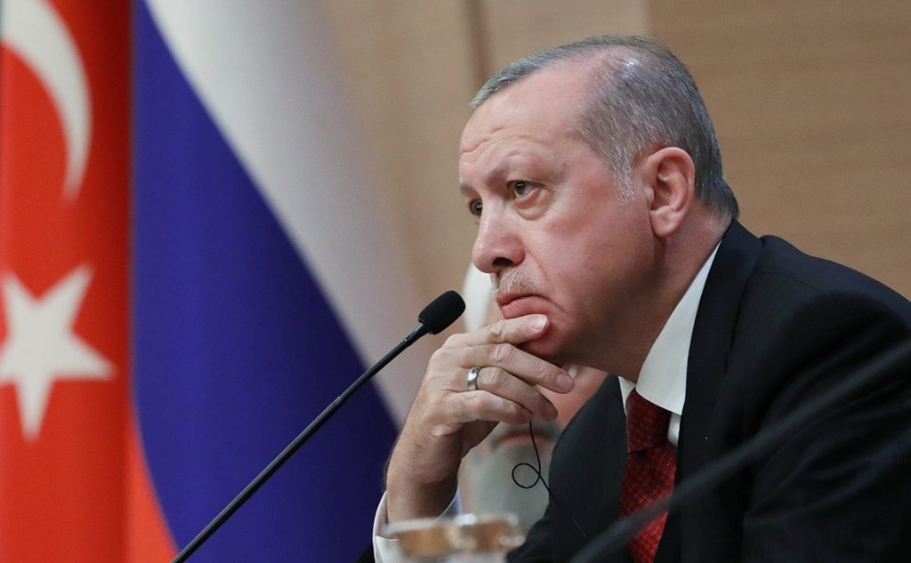 Эрдоган осудил перепалку в парламенте и ушел