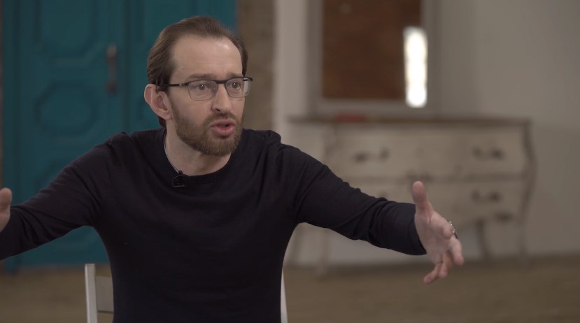 Хабенский рассказал о кровавом поцелуе с Анджелиной Джоли