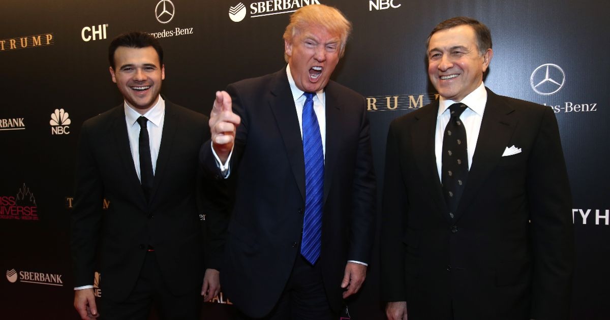 Демпартия США подала в суд на Россию, штаб Трампа и Агаларовых