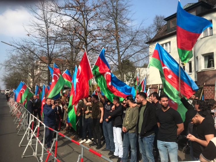Азербайджанцы провели акцию солидарности в Берлине