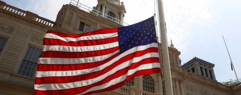 60 российских дипломатов покинули США