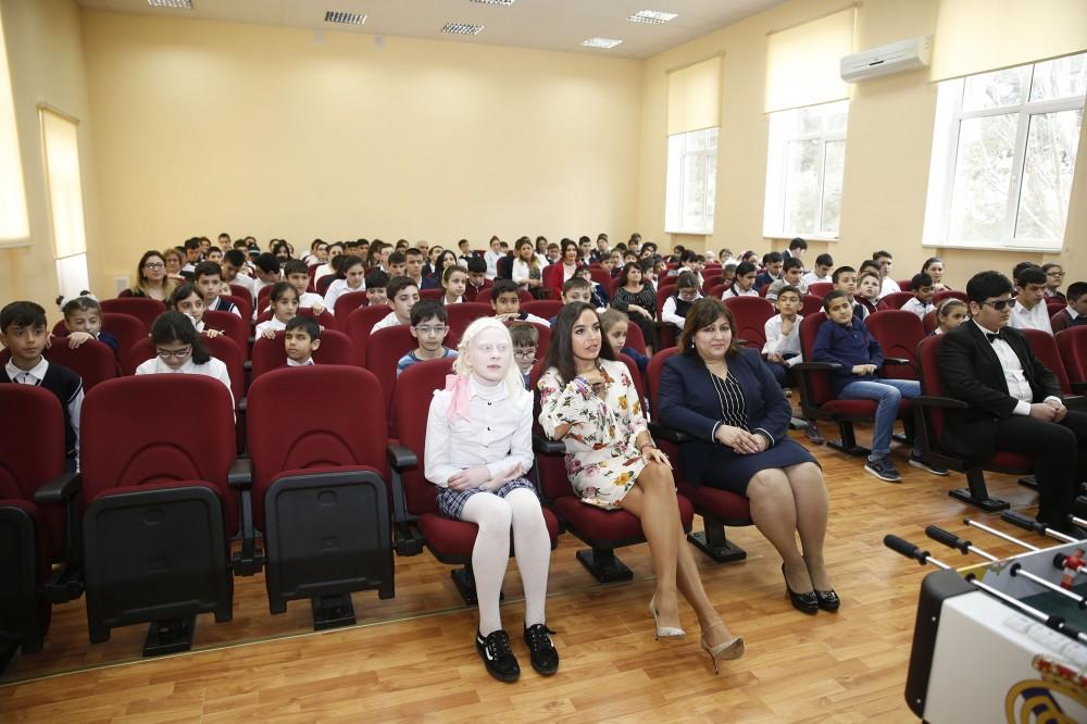 Лейла Алиева встретилась с детьми с ограниченными возможностями