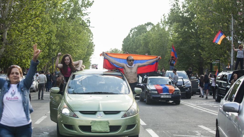 В Гюмри проходит автопробег оппозиции