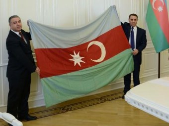 Турция передала Азербайджану государственный флаг парламента АДР