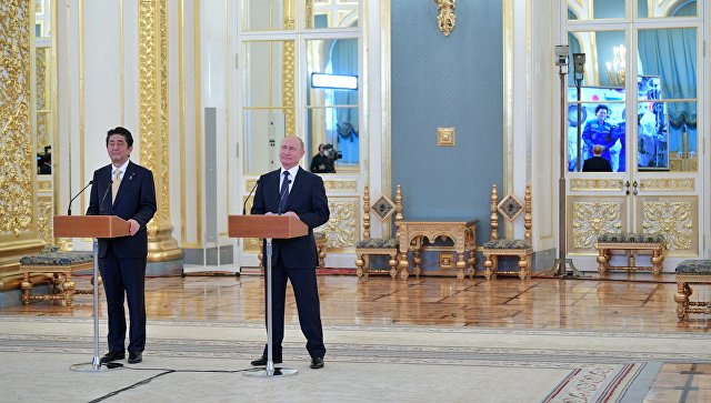 Абэ рассчитывает на мирный договор с Россией при жизни нынешнего поколения