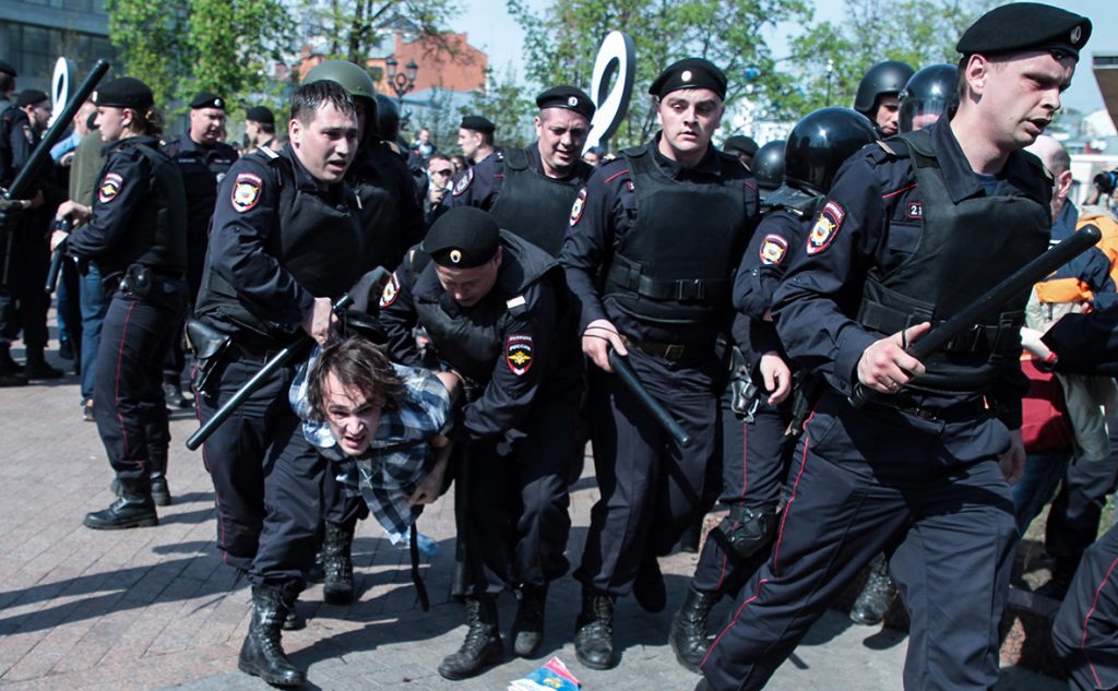 В России более тысячи задержанных среди участников акций Навального