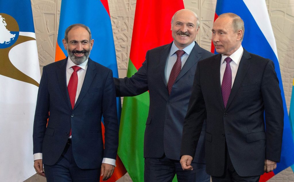 Би-би-си узнала, кто в Кремле «проспал» армянскую революцию