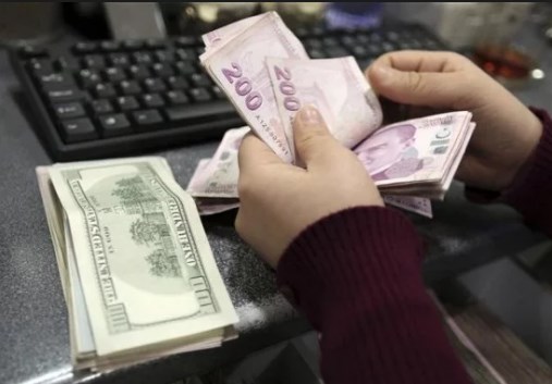 Курс турецкой лиры упал до рекордно низкого уровня