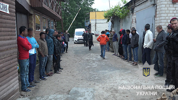 В Киеве во время рейда полиция задержала 20 нелегалов из Азербайджана