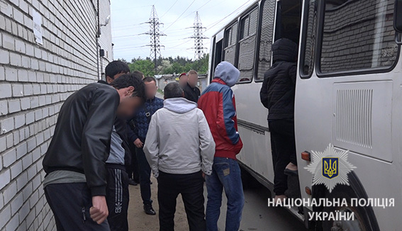 В Киеве во время рейда полиция задержала 20 нелегалов из Азербайджана