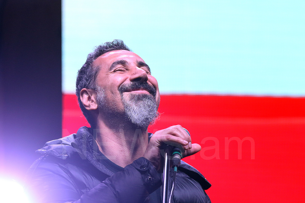 Вокалист System of a Down Танкян решил поддержать оппозицию, в Ереване проходит митинг. Хроника