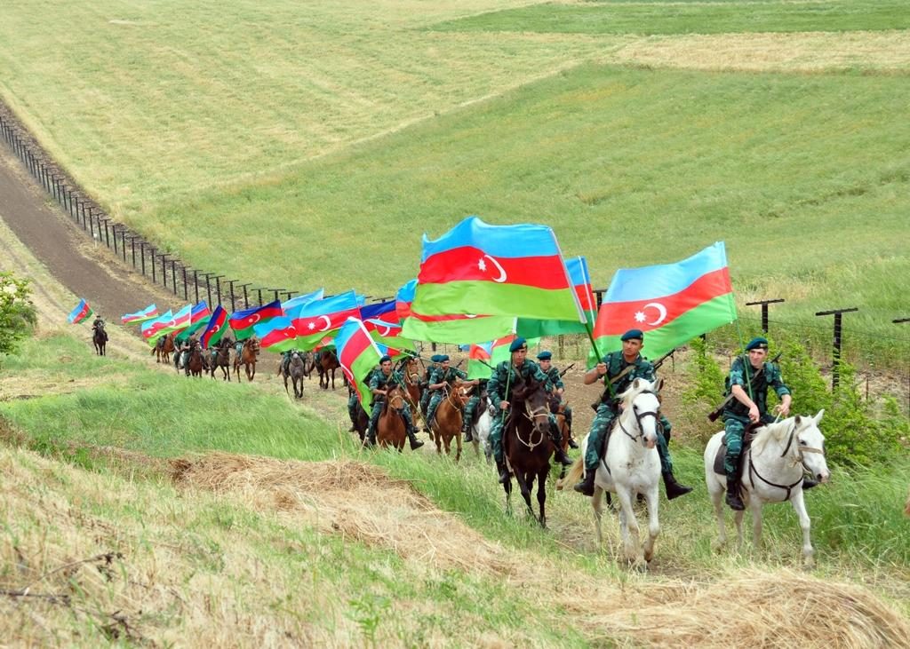 Азербайджанские пограничники провели шествия на границе с Грузией, Ираном и Россией
