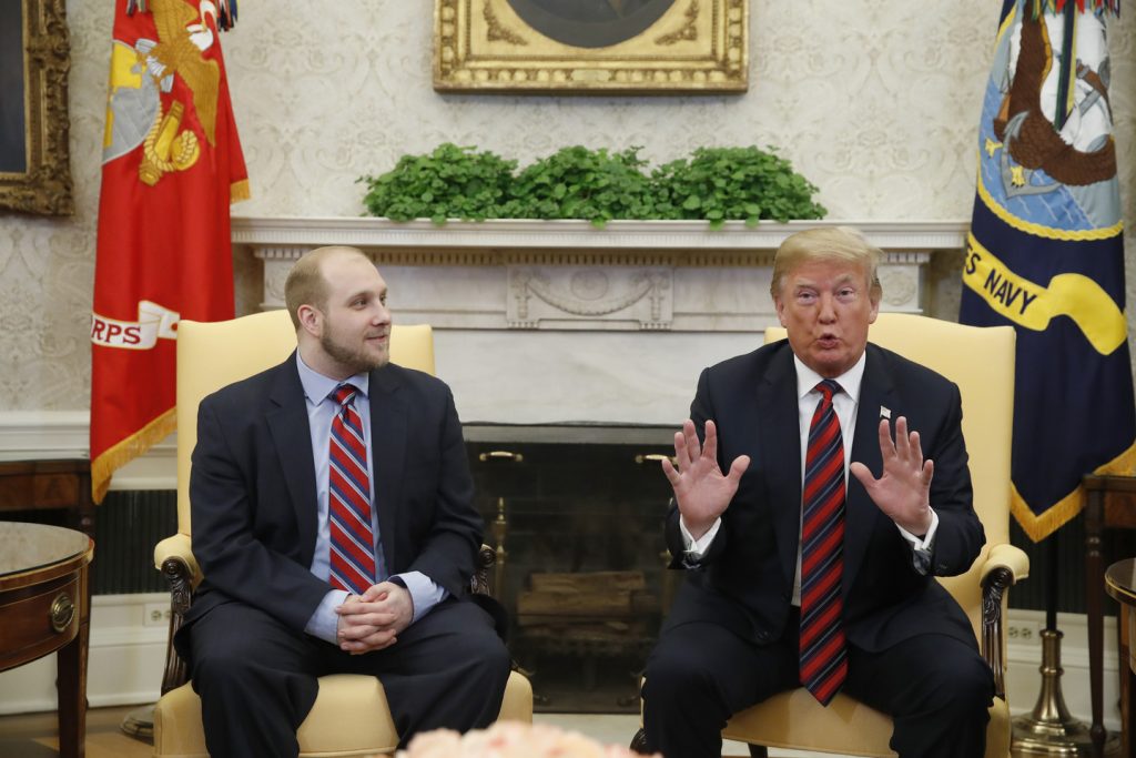 Трамп принял освобождённого из венесуэльской тюрьмы американца в Белом доме