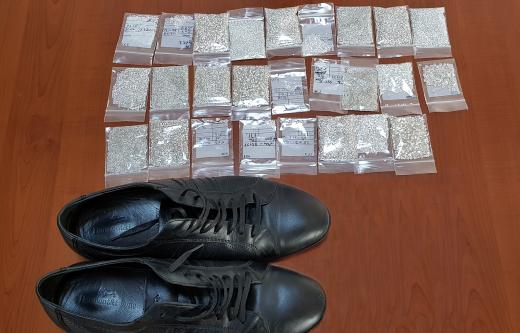 Таможенники Азербайджана пресекли попытку ввоза крупной партии бриллиантов