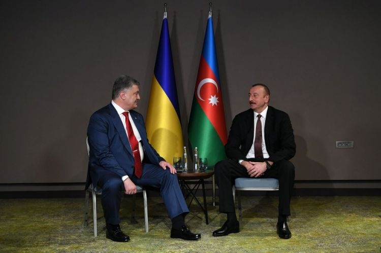 Алиев встретился с Порошенко и пригласил Украину к участию в ЮГК