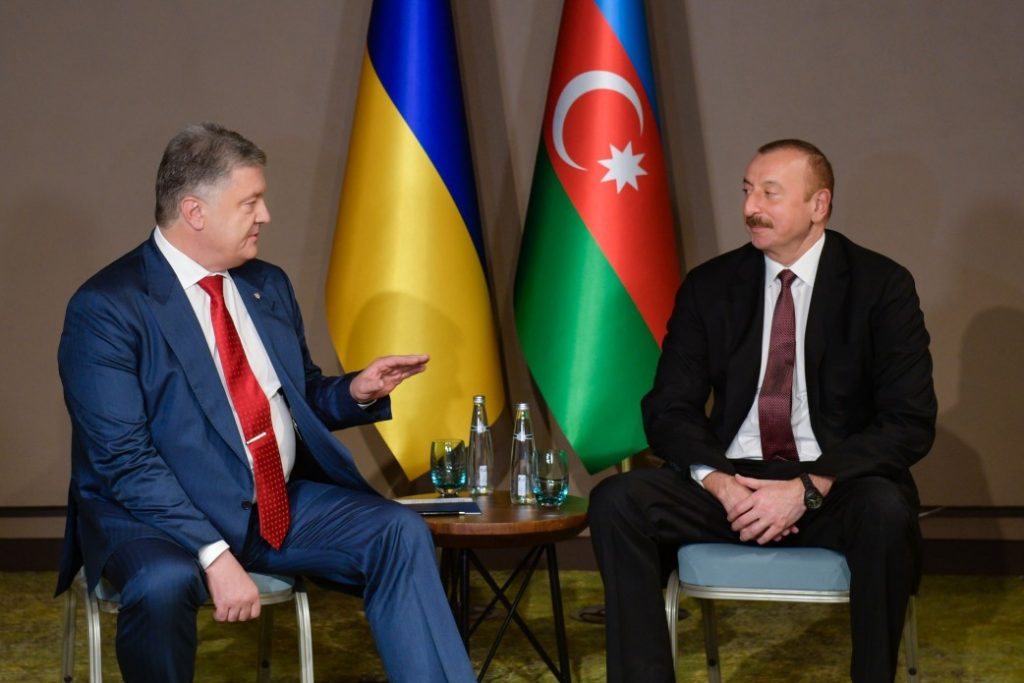 Алиев встретился с Порошенко и пригласил Украину к участию в ЮГК