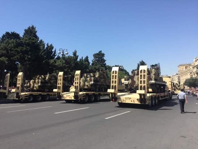 В Баку прошел грандиозный военный парад