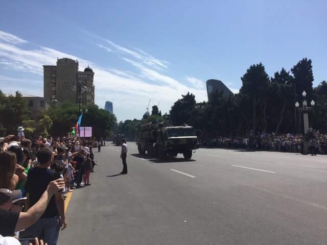 В Баку прошел грандиозный военный парад