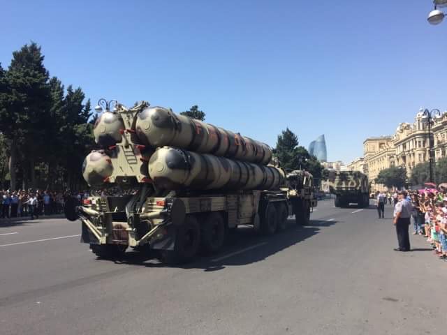 В Баку прошел грандиозный военный парад