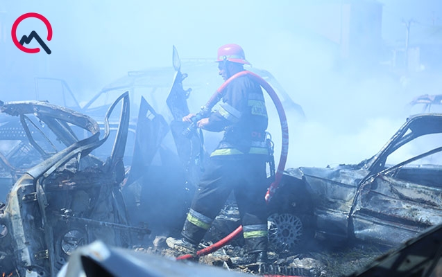 На штрафстоянке в Баку произошел пожар: полсотни автомобилей сгорело