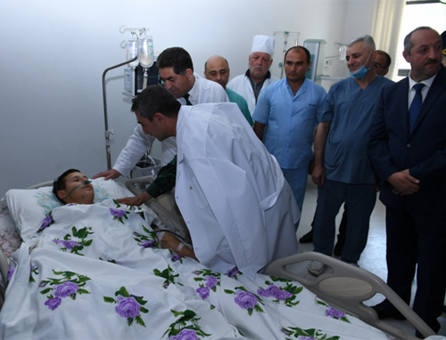 Эльчин Гулиев наградил медалью раненого пограничника