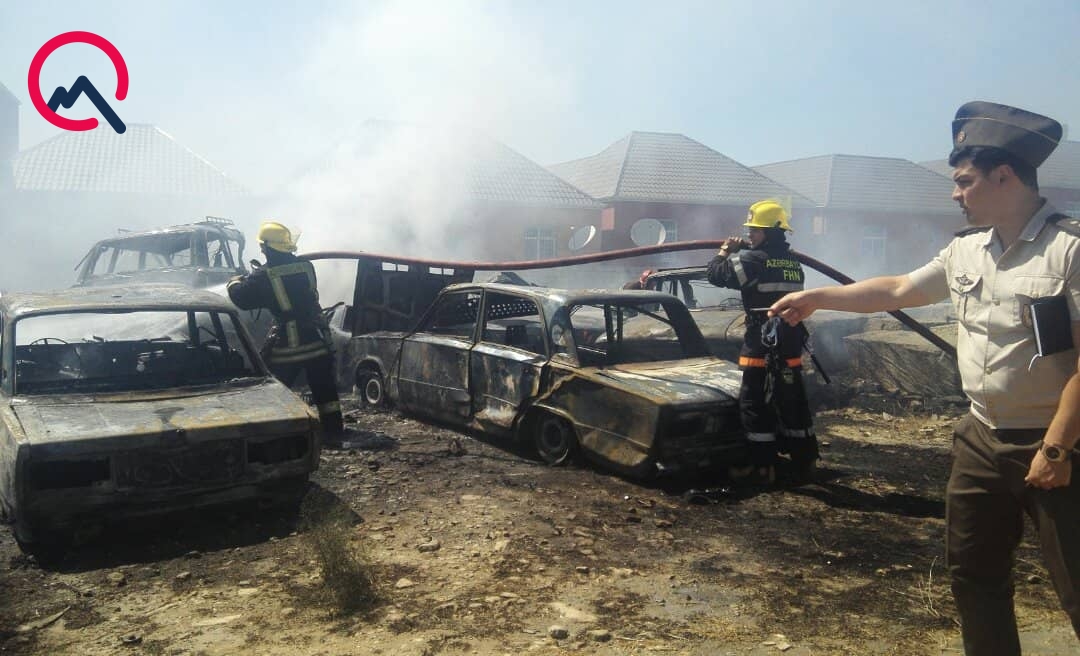На штрафстоянке в Баку произошел пожар: полсотни автомобилей сгорело