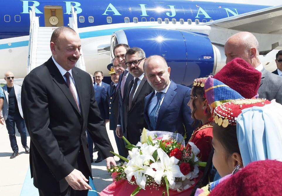 Ильхам Алиев прибыл в Турцию для участия в запуске TANAP