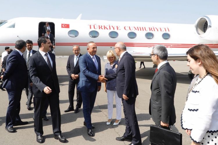 Начался визит Мовлута Чавушоглу в Азербайджан