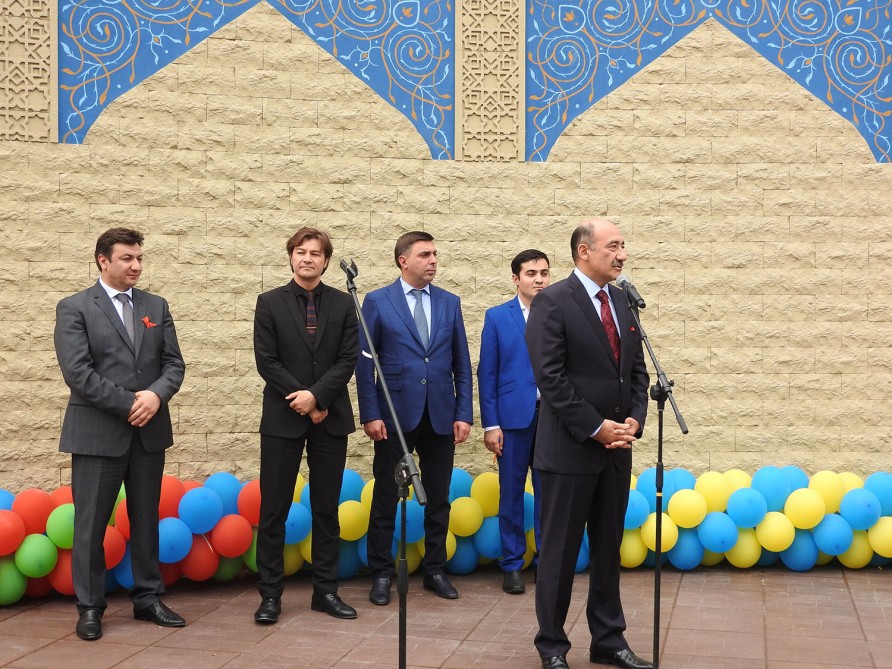 В центре Киева торжественно открыли парк имени Муслима Магомаева
