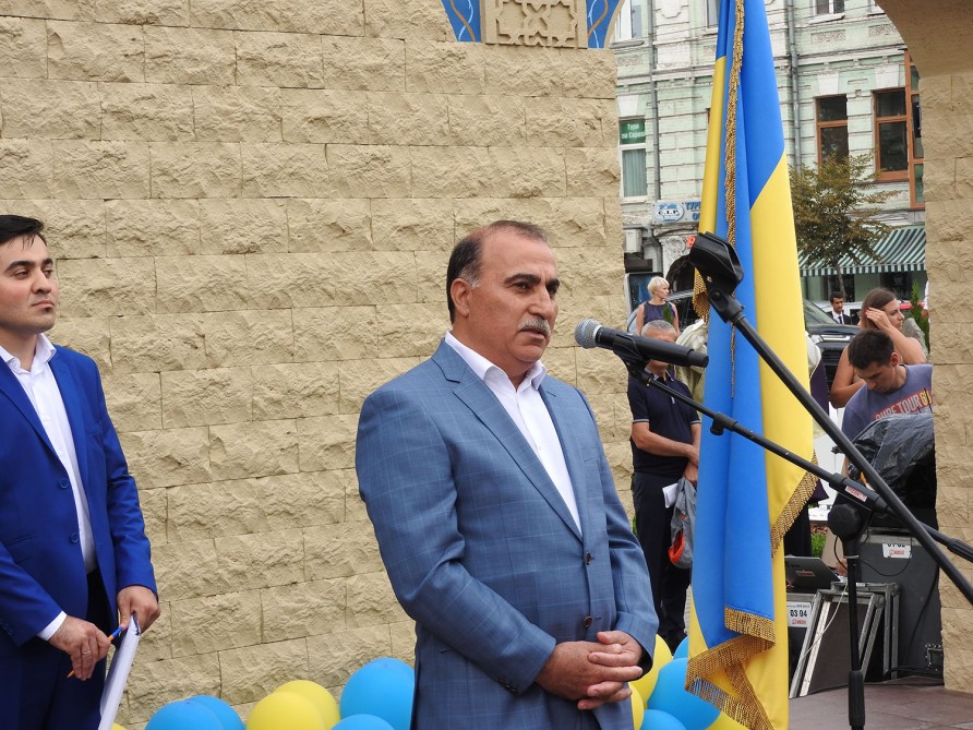 В центре Киева торжественно открыли парк имени Муслима Магомаева
