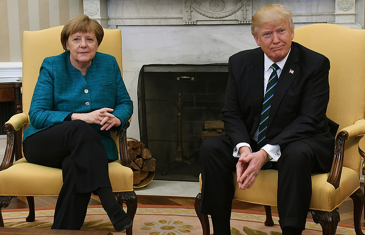 Почему Трамп не соглашался пожать руку Меркель