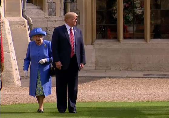 Трамп оконфузился на встрече с Елизаветой II