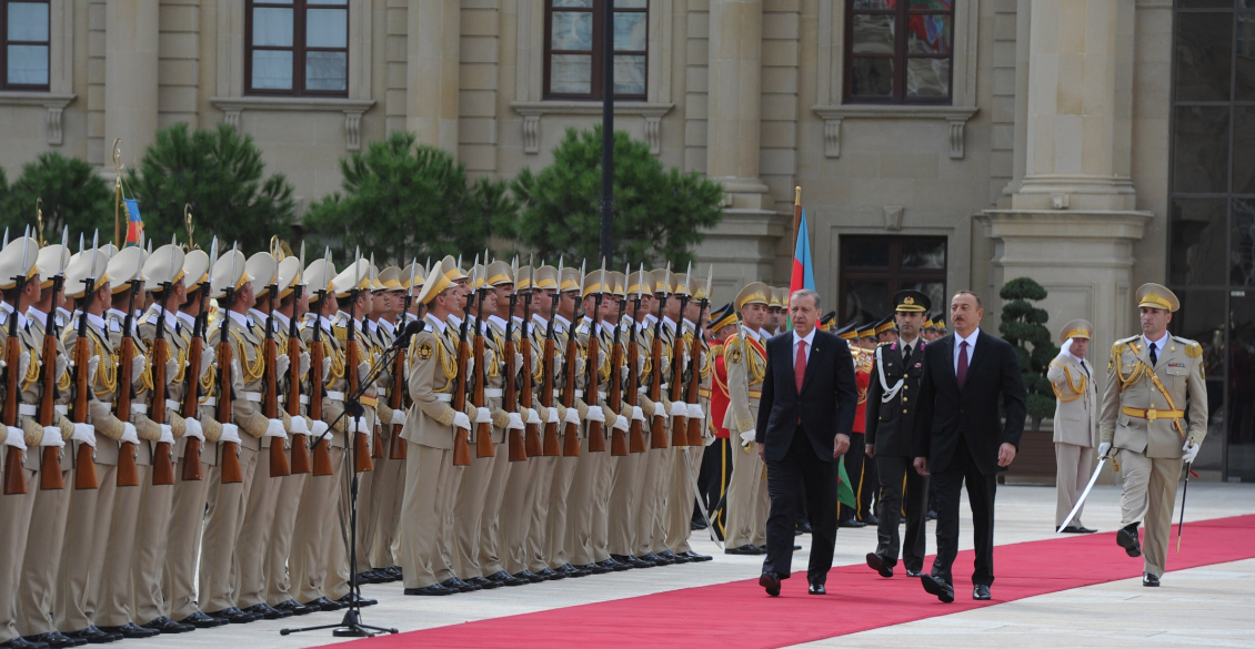 В Баку прошла церемония официальной встречи президента Турции 1 В Баку прошла церемония официальной встречи президента Турции