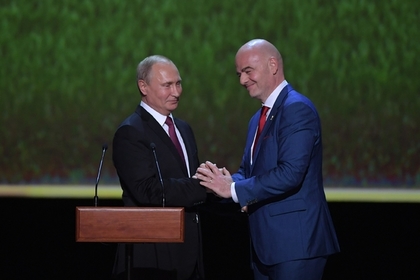 Глава ФИФА дал обещание Путину выучить русский язык и вернуться в РФ
