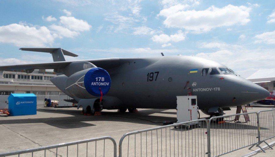 Азербайджан заинтересован в покупке 10 украинских самолетов Ан-178