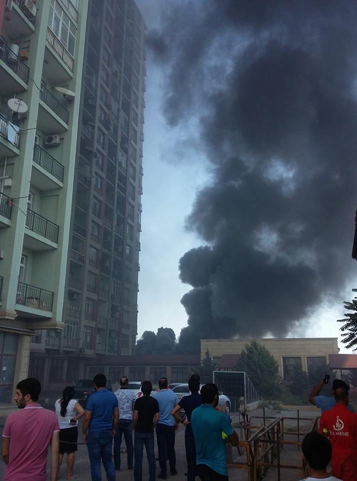 В Наримановском районе горит склад автомобильных покрышек