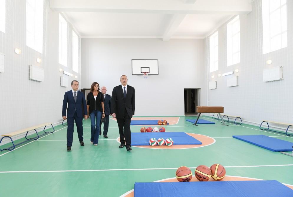 Ильхам Алиев и Мехрибан Алиева на открытии школы в Шамахинском районе