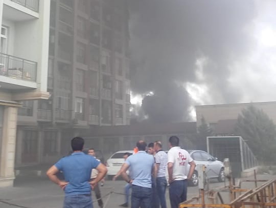 В Наримановском районе горит склад автомобильных покрышек