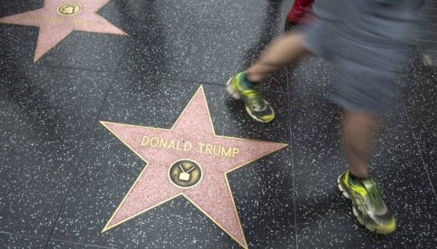 СМИ: Трампа хотят лишить звезды на голливудской «Аллее славы»