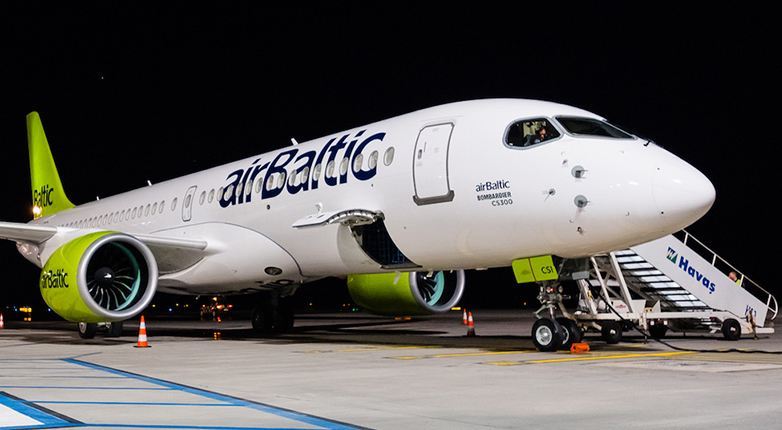 Самолет рейса Рига-Баку вернулся в аэропорт из-за проблем с двигателем